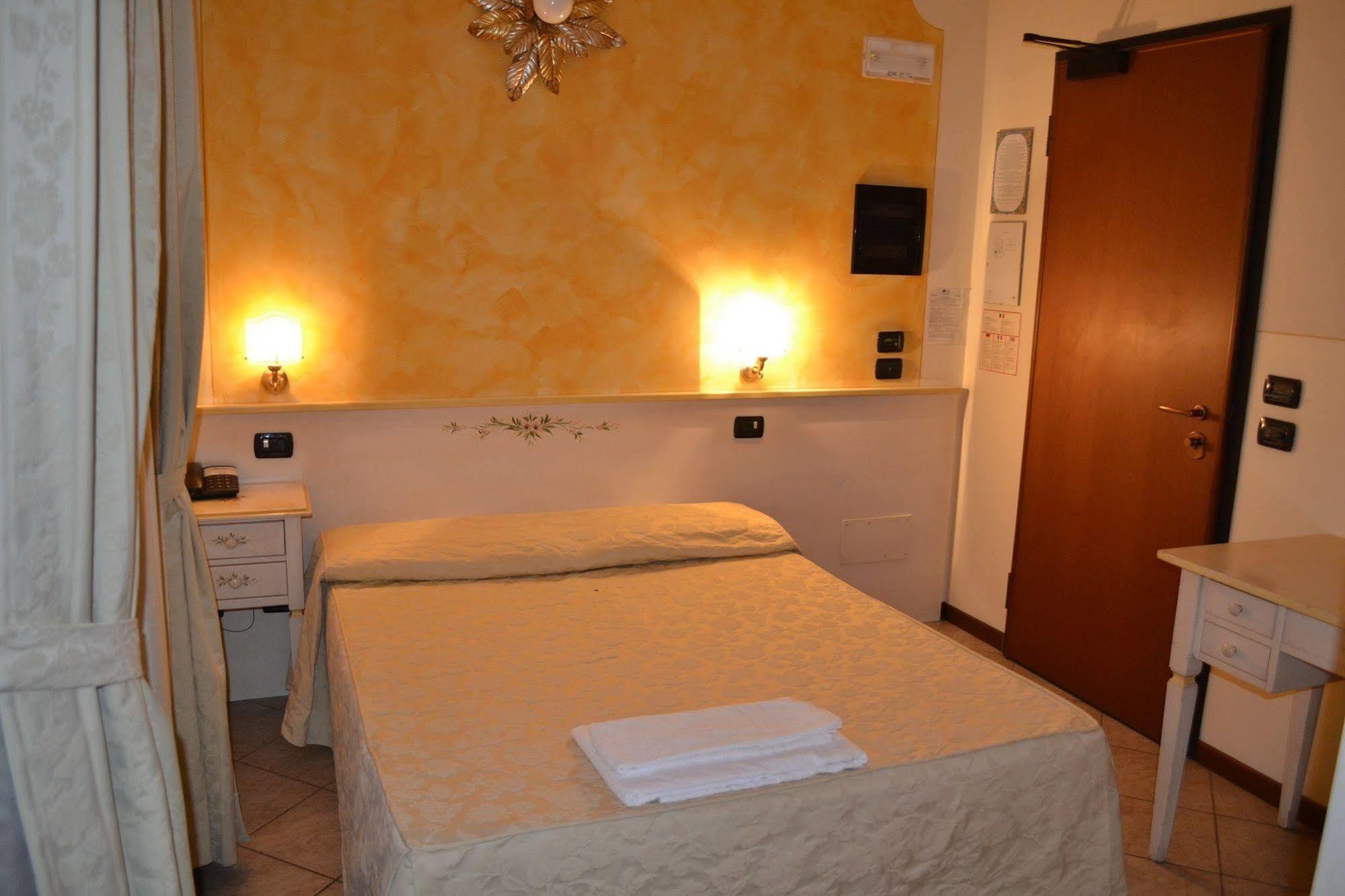 Albergo La Piana Ghedi ภายนอก รูปภาพ