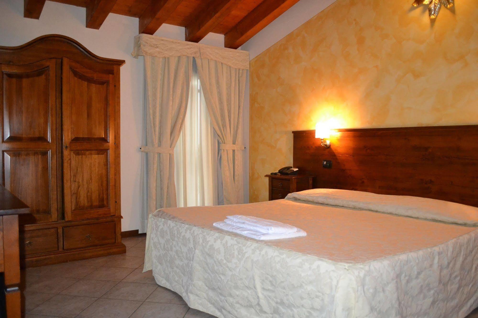 Albergo La Piana Ghedi ภายนอก รูปภาพ